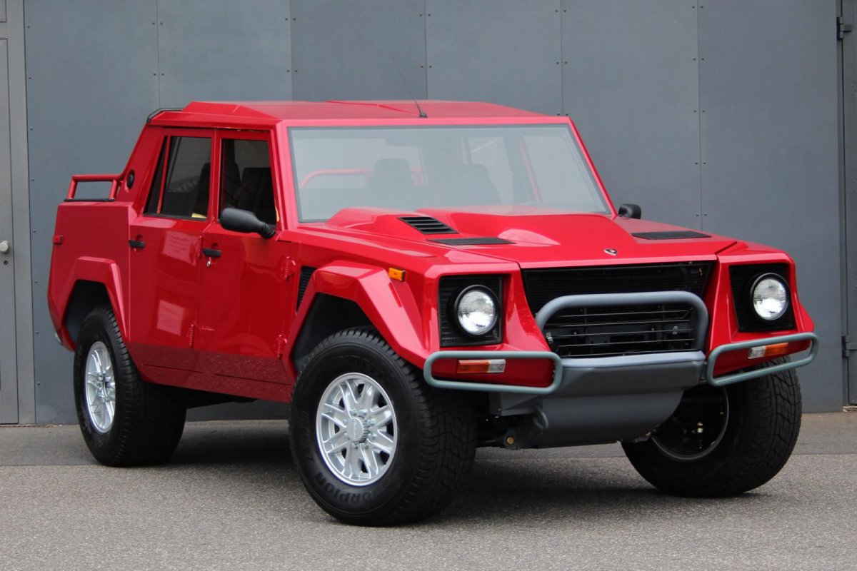 Lamborghini lm002