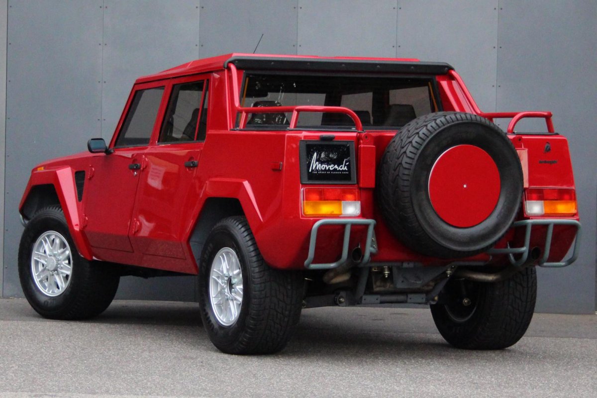 Внедорожник Lamborghini lm2